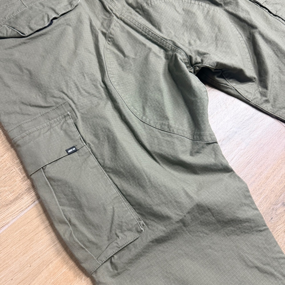 Nike SB Flex Cargo Pants Olive Green Ripstop Skateboarding AT3494-222 Mens 32 - Picture 8 of 16